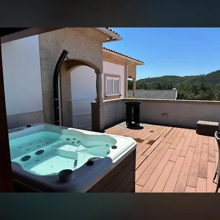 Spacious With Jacuzzi In * Freixo de Baixo